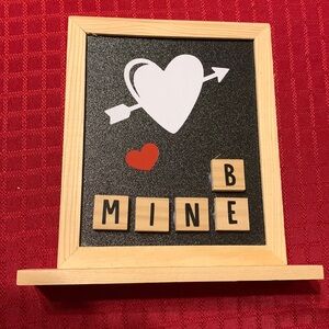 Hand Crafted- ‘Be Mine’ Valentines plaque